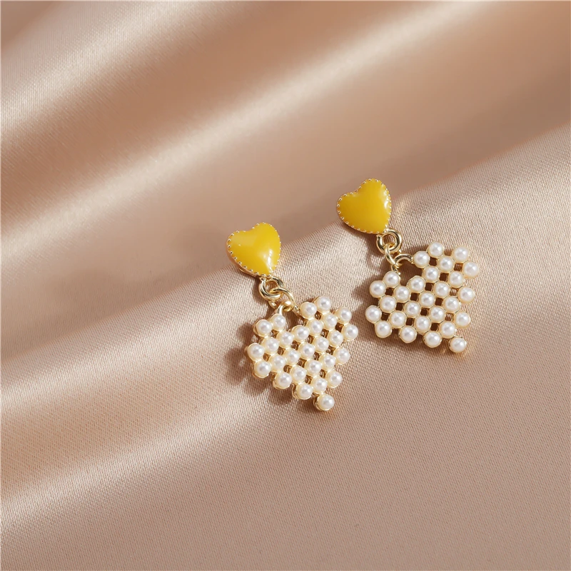 Fashion Korean Imitation Pearl Style Love Heart Stud Earrings for Women Sweet Dangle Earrings Femme Holiday Jewelry Accessories
Fashion Korean Imitation Pearl Style Love Heart Stud Earrings for Women Sweet Dangle Earrings Femme Holiday Jewelry Accessories