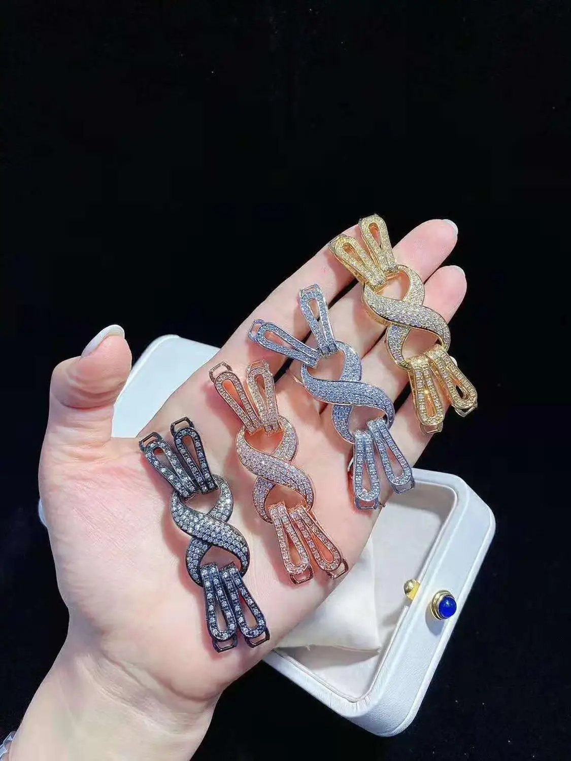 High-grade four color microscope zircon 8 DIY accessories clasp necklace bracelet sweater chain clasp fashion jewelry
High-grade four color microscope zircon 8 DIY accessories clasp necklace bracelet sweater chain clasp fashion jewelry