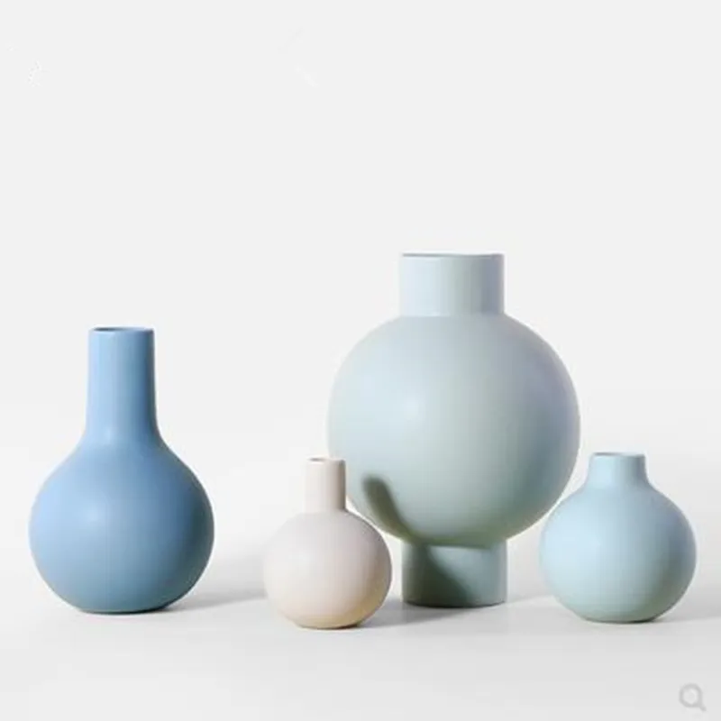 Nordic style ceramic vase, flower arrangement in living room, creative dining table, home office, desktop decoration
Nordic style ceramic vase, flower arrangement in living room, creative dining table, home office, desktop decoration