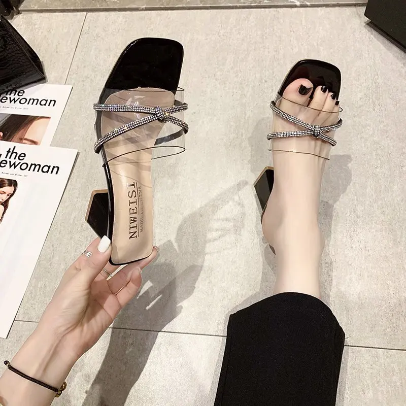 Med Shoes Slippers Women Summer Luxury Slides Pantofle Heeled Mules Square heel Designer 2021 High Block Rome Scandals Rubber PU
Med Shoes Slippers Women Summer Luxury Slides Pantofle Heeled Mules Square heel Designer 2021 High Block Rome Scandals Rubber PU