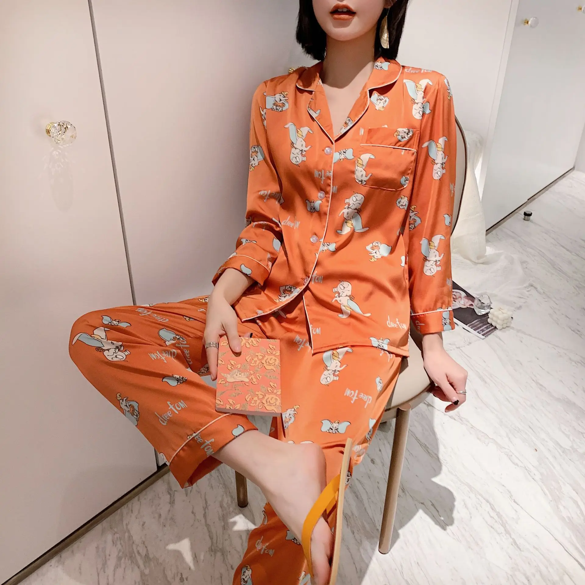 Long Sleeve Pajamas Set Fashion Wave Point Printed Home Clothes with Long Sleeve Two-piece Set Autumn Loose Style Home Clothes
Long Sleeve Pajamas Set Fashion Wave Point Printed Home Clothes with Long Sleeve Two-piece Set Autumn Loose Style Home Clothes