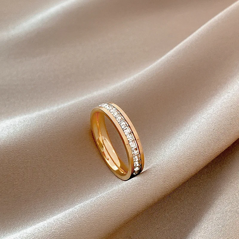 Explosive Starry Sky Couple Titanium Steel Rings Men and Women Rings Light Luxury High Sense Fashion Personality Rings
Explosive Starry Sky Couple Titanium Steel Rings Men and Women Rings Light Luxury High Sense Fashion Personality Rings