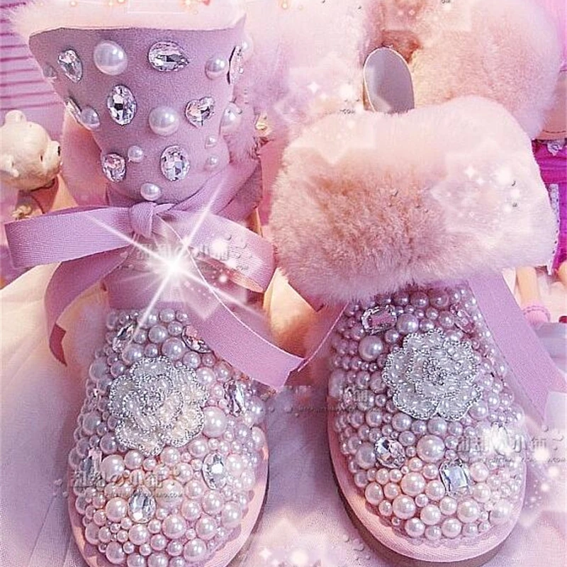 New sheep fur one tender crystal flower pearl jewel handmade snow boots in the flat with round pink
New sheep fur one tender crystal flower pearl jewel handmade snow boots in the flat with round pink