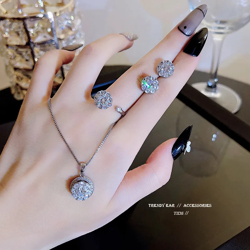 Three-Piece Rotating Earring Ring Titanium Steel Necklace Super Flash Micro Inlaid Zircon Clavicle Chain Women Casual/Sporty
Three-Piece Rotating Earring Ring Titanium Steel Necklace Super Flash Micro Inlaid Zircon Clavicle Chain Women Casual/Sporty