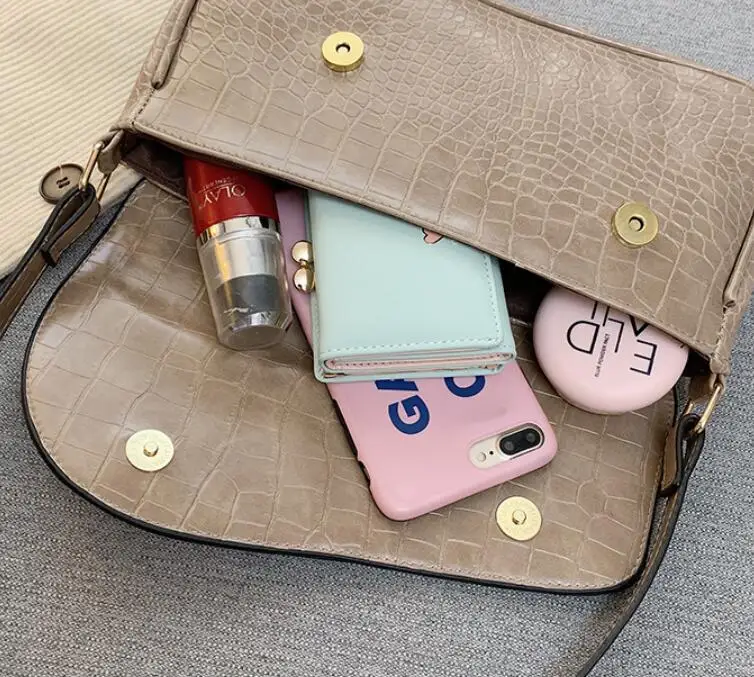 Popular bag in 2020 new women's bag crocodile pattern Fashion all-around bag
Popular bag in 2020 new women's bag crocodile pattern Fashion all-around bag