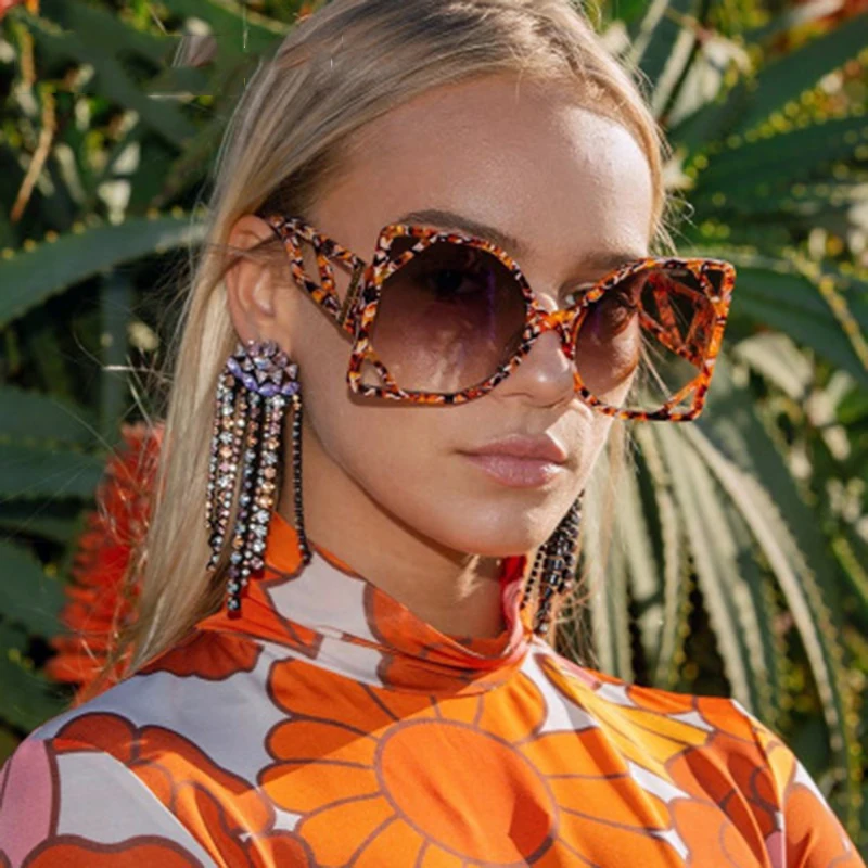 Oversized square cat eye luxury sunglasses hollow men and women fashion designer shading UV400 retro glasses woman
Oversized square cat eye luxury sunglasses hollow men and women fashion designer shading UV400 retro glasses woman