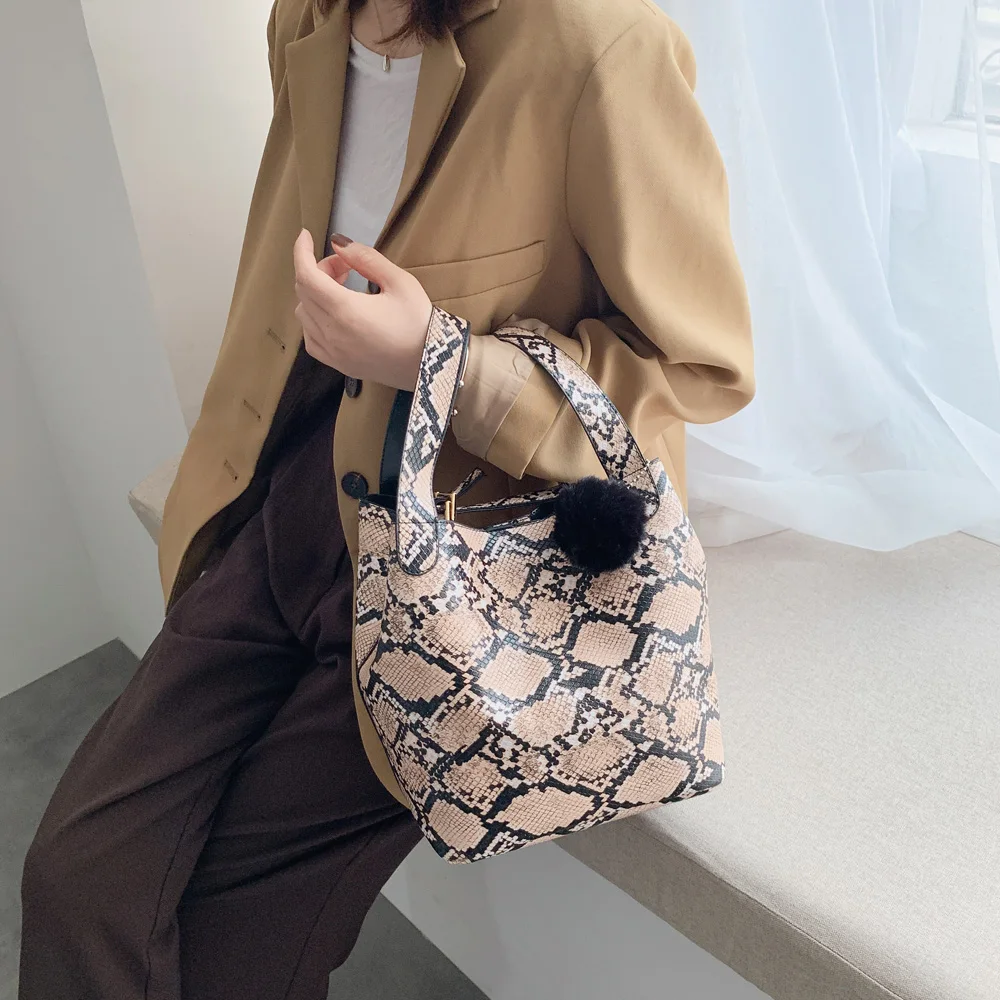 New Womens Ladies High Designer Snake Print Bucket Bag Female Fashion PU Leather Large Shoulder Bag Handle Bags
New Womens Ladies High Designer Snake Print Bucket Bag Female Fashion PU Leather Large Shoulder Bag Handle Bags