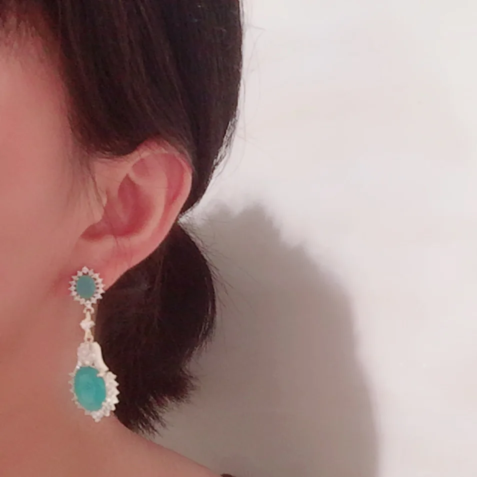 Frosted green drop earrings super fairy temperament elegant retro S925 hollow green candy flower earrings
Frosted green drop earrings super fairy temperament elegant retro S925 hollow green candy flower earrings