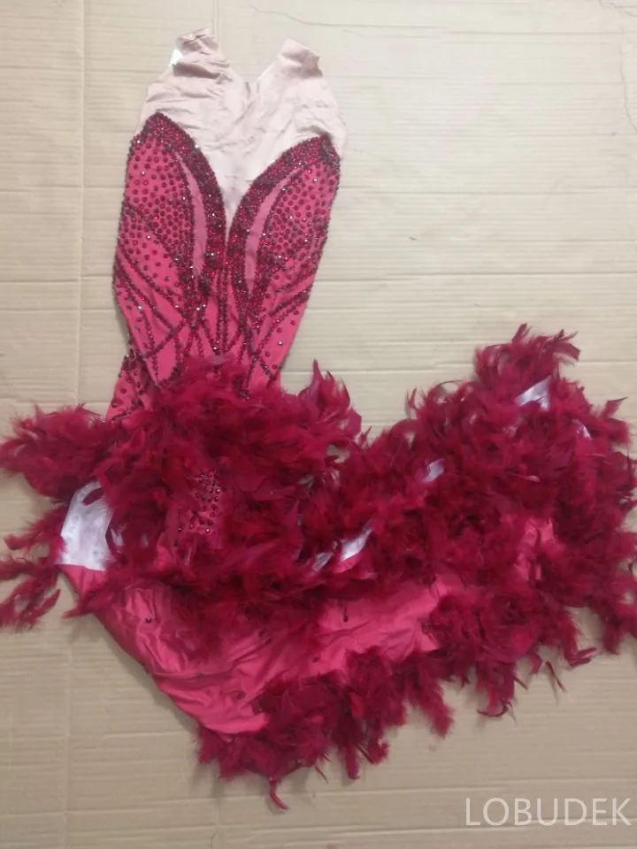 Shiny Rhinestones Red Feather Slit Dress Sexy Women Birthday Celebration Wedding Evening Crystals Long Dress Singer Party Dress
Shiny Rhinestones Red Feather Slit Dress Sexy Women Birthday Celebration Wedding Evening Crystals Long Dress Singer Party Dress