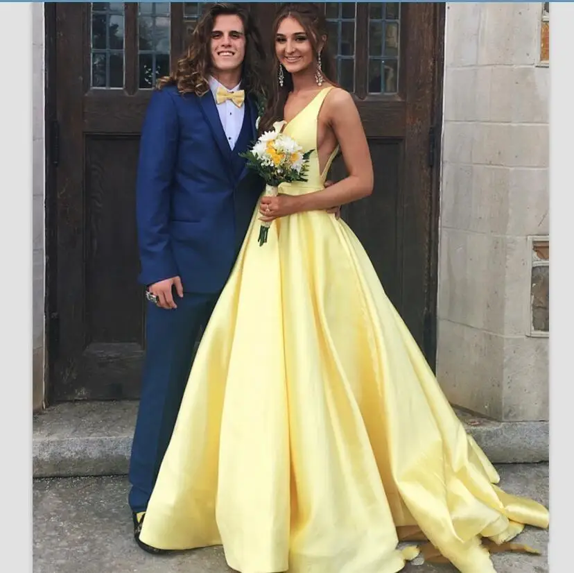 Недорогой женский вечерний наряд с V-образным вырезом, модель 2020 года
Недорогой женский вечерний наряд с V-образным вырезом, модель 2020 года