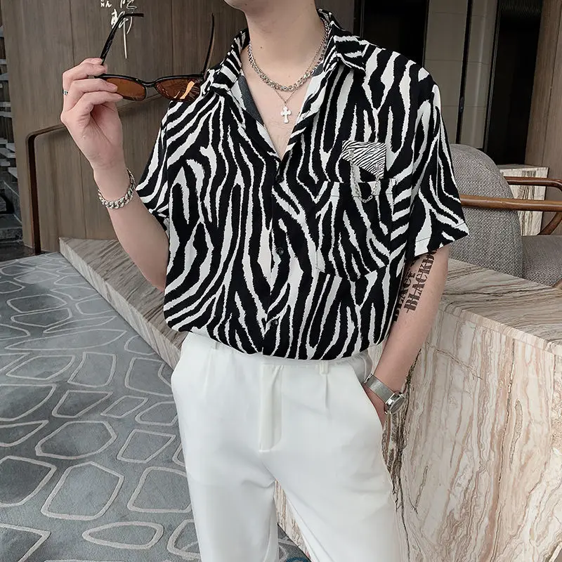 Summer Short-sleeved Shirt Men's Slim Fashion Retro Casual Shirt Men Streetwear Korean Pocket Striped Shirts Mens Dress Shirt
Summer Short-sleeved Shirt Men's Slim Fashion Retro Casual Shirt Men Streetwear Korean Pocket Striped Shirts Mens Dress Shirt