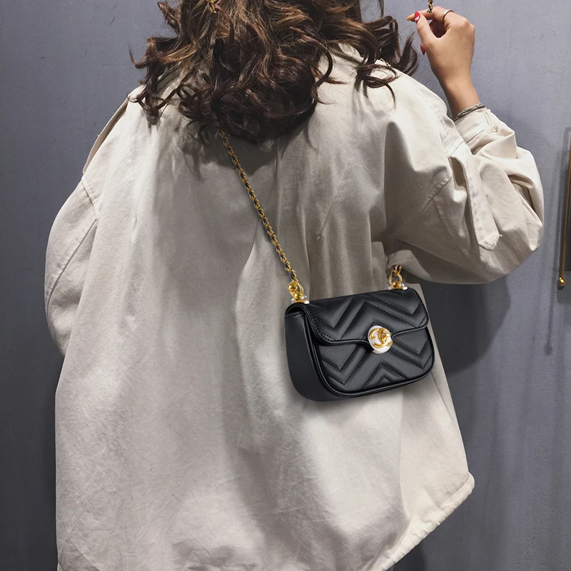 Leather women's bag new 2021 women's literature shoulder bag fashion high end design horizontal bag trend handbag
Leather women's bag new 2021 women's literature shoulder bag fashion high end design horizontal bag trend handbag