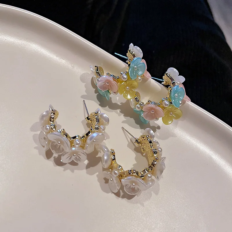 LOVOACC Trendy Rainbow Pearl Flower Earrings for Women Lady Gold Color C Shape Floral Hoop Earrings 2021 Spring Summer Jewelry
LOVOACC Trendy Rainbow Pearl Flower Earrings for Women Lady Gold Color C Shape Floral Hoop Earrings 2021 Spring Summer Jewelry