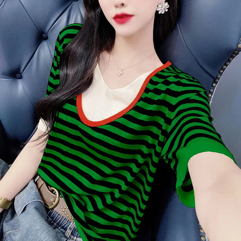 Fake two-piece striped top 2021 summer new ice silk T-shirt women's short sleeve loose base shirt 
Fake two-piece striped top 2021 summer new ice silk T-shirt women's short sleeve loose base shirt