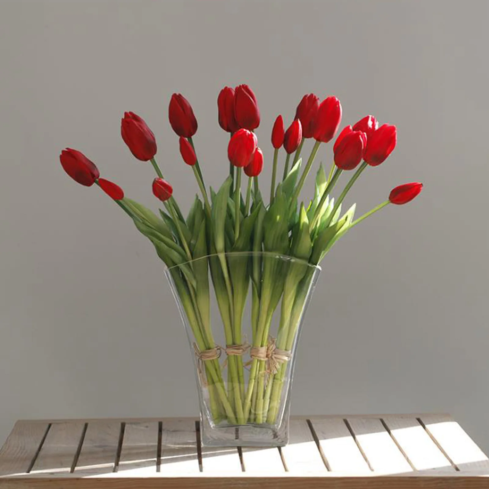 5Pcs Tulip Artificial Flower Real Touch Artificial Bouquet Fake cloth Flower for Wedding Decoration Flowers Home Party Decor 
5Pcs Tulip Artificial Flower Real Touch Artificial Bouquet Fake cloth Flower for Wedding Decoration Flowers Home Party Decor
