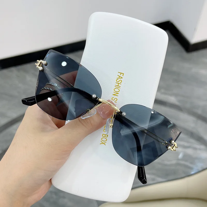 Fashion Oversized Women Sunglasses Men Round Metal Frame Sun Glasses Ladies Luxury Brand Designer Ocean Gradient Goggles
Fashion Oversized Women Sunglasses Men Round Metal Frame Sun Glasses Ladies Luxury Brand Designer Ocean Gradient Goggles