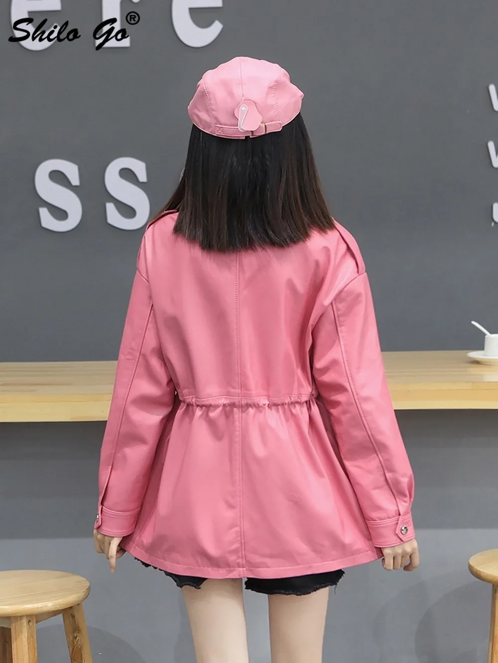 Safari Style Solid Peter Pan Collar Rivets Detail Drop Shoulder Jacket Women Casual Pockets Front Sheepskin Genuine Leather Coat
Safari Style Solid Peter Pan Collar Rivets Detail Drop Shoulder Jacket Women Casual Pockets Front Sheepskin Genuine Leather Coat