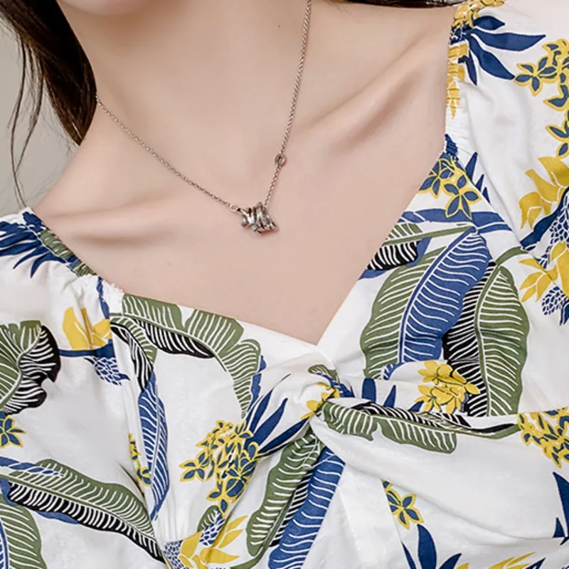 2021 New Women Summer Chiffon Dresses French Gentle Elegant Design Chic Print V-Neck Fashion Robe Single Breasted Midi Vestidos 
2021 New Women Summer Chiffon Dresses French Gentle Elegant Design Chic Print V-Neck Fashion Robe Single Breasted Midi Vestidos