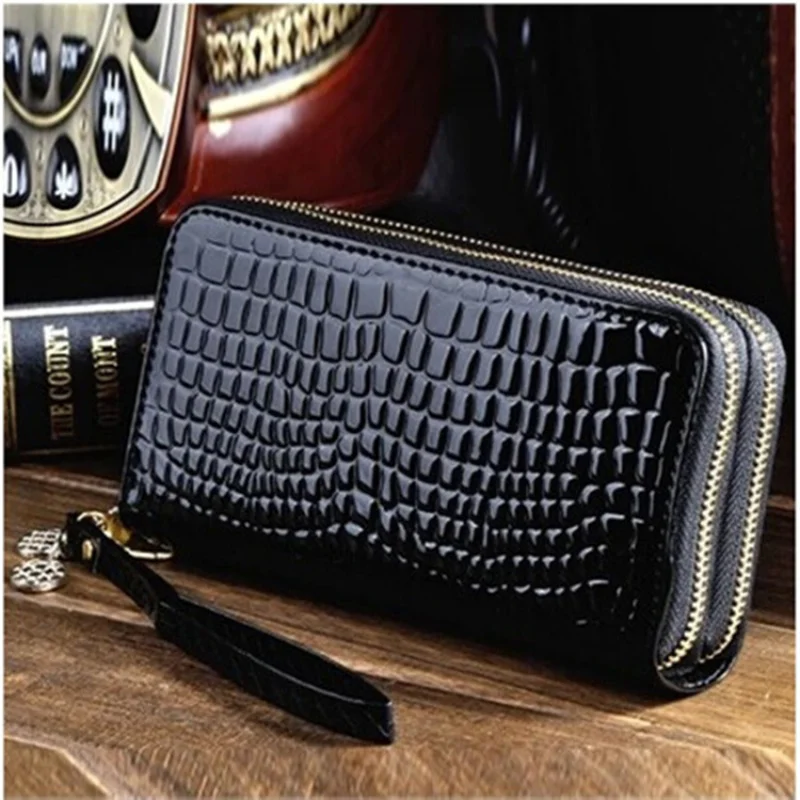 038 women wallet long pu leather fashion crown phone bag with wallet card bag designer wallet 
038 women wallet long pu leather fashion crown phone bag with wallet card bag designer wallet