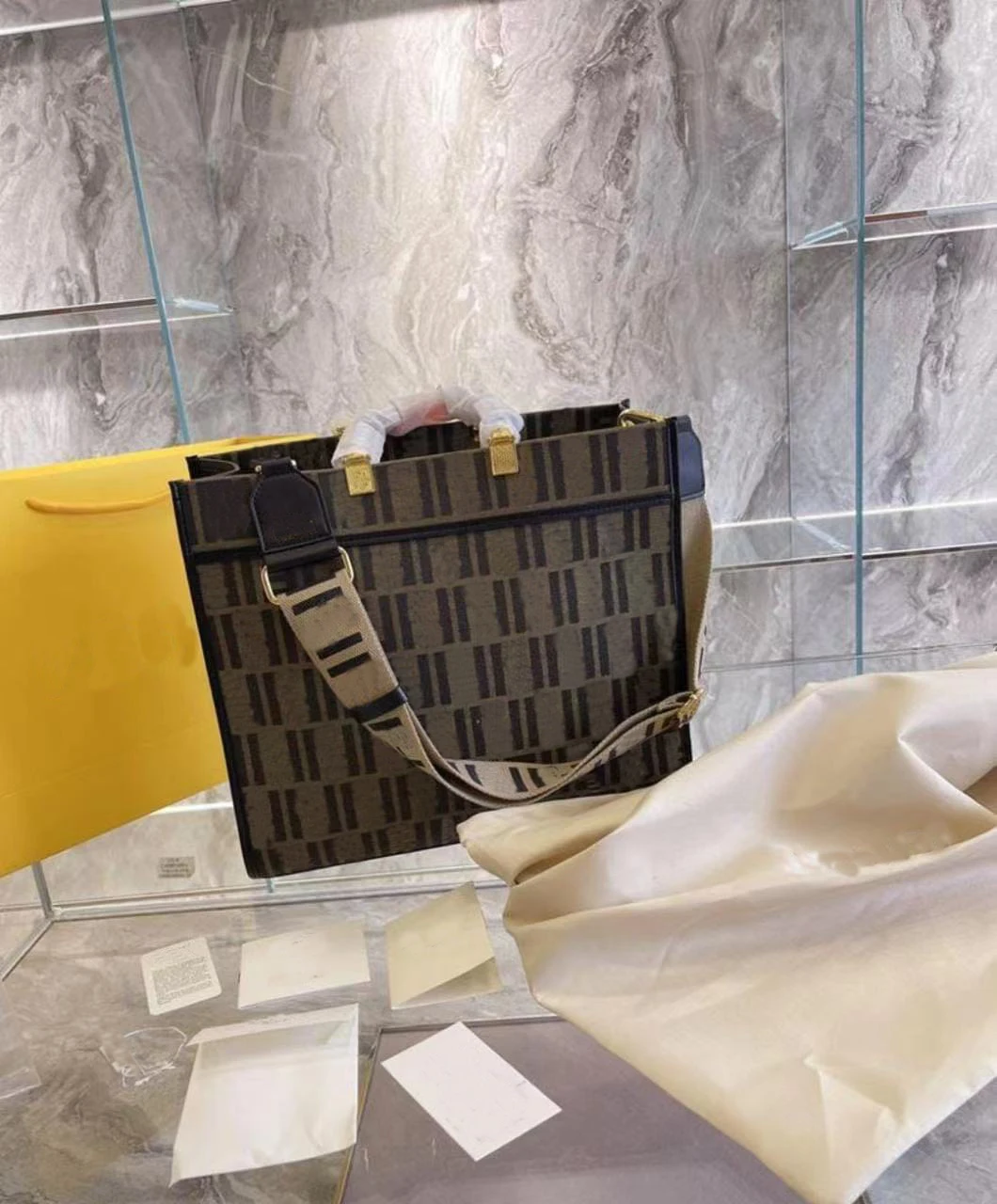 2021 женская кожаная сумка, модная сумка-мессенджер, сумка для покупок, сумка на плечо
2021 женская кожаная сумка, модная сумка-мессенджер, сумка для покупок, сумка на плечо