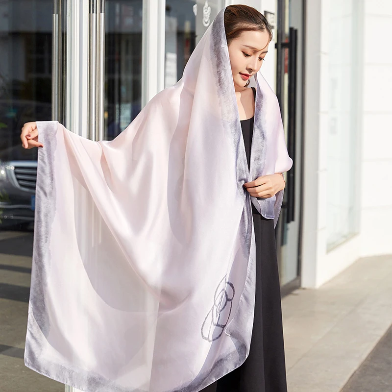 American new summer silk scarf female letter chain versatile imitation silk long style gauze towel summer beach suntan beach tow
American new summer silk scarf female letter chain versatile imitation silk long style gauze towel summer beach suntan beach tow