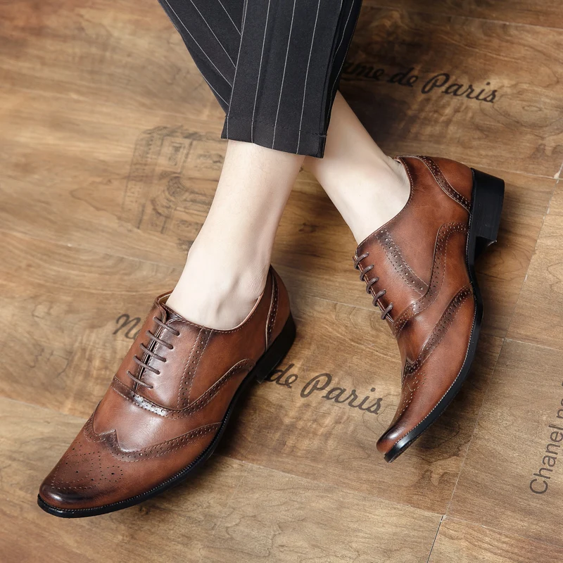 Personality Oxford Men Casual Shoes Non-slip Office Business Men's Leather Formal Bullock New 2021 Designer Brand Slippers
Personality Oxford Men Casual Shoes Non-slip Office Business Men's Leather Formal Bullock New 2021 Designer Brand Slippers