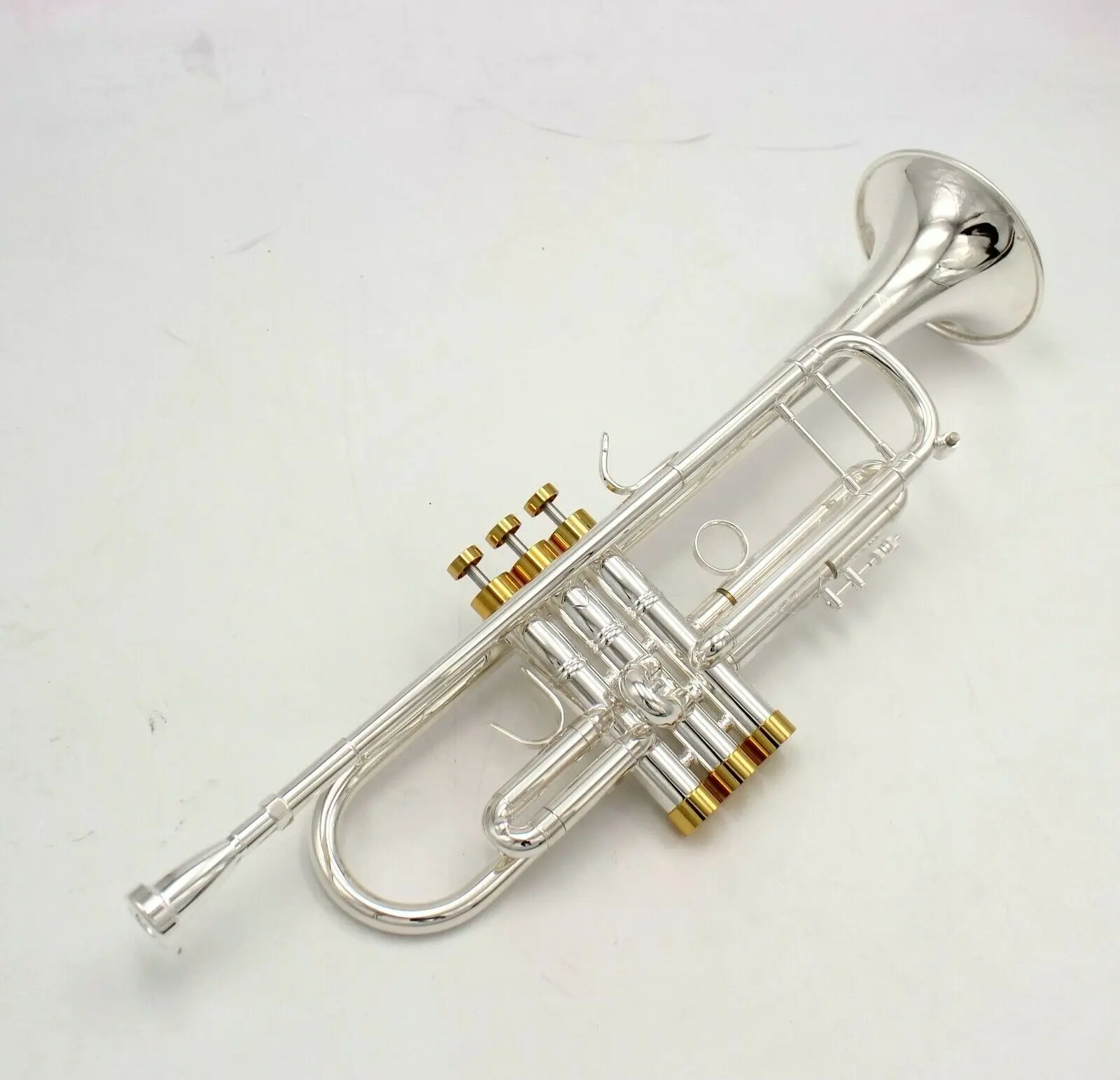 Aisiweier trumpet B flat Bb key full silver plated trumpet gold plated heavy keys
Aisiweier trumpet B flat Bb key full silver plated trumpet gold plated heavy keys