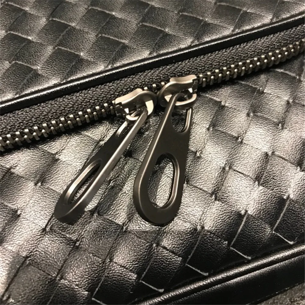 2021 new leather large capacity computer bag fashion briefcase men's handbag
2021 new leather large capacity computer bag fashion briefcase men's handbag