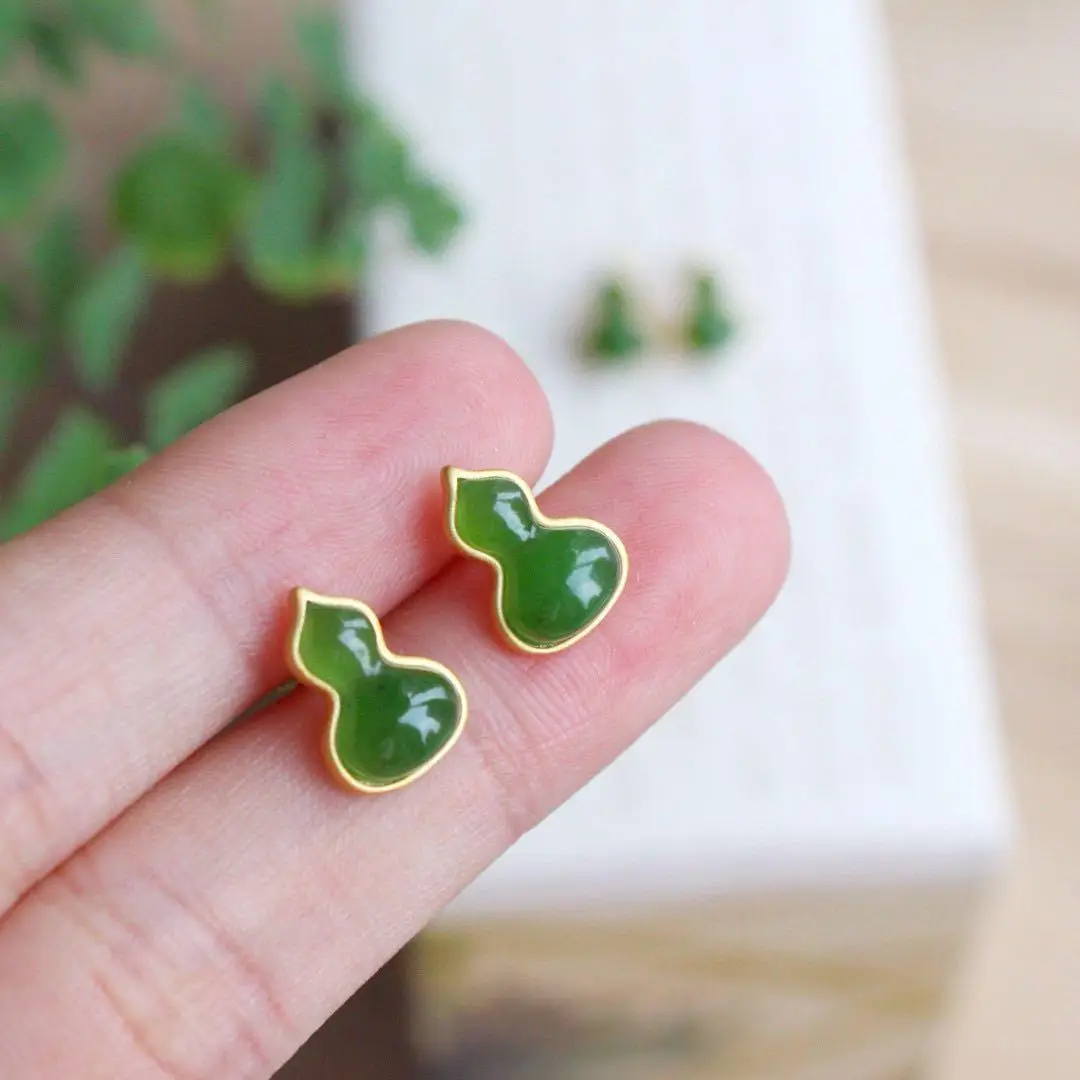 Natural Hetian Jade Green Jade Stud Earrings S925 Silver Gold Exquisite and Versatile Daily Commuter Style Women's Small Gourd
Natural Hetian Jade Green Jade Stud Earrings S925 Silver Gold Exquisite and Versatile Daily Commuter Style Women's Small Gourd