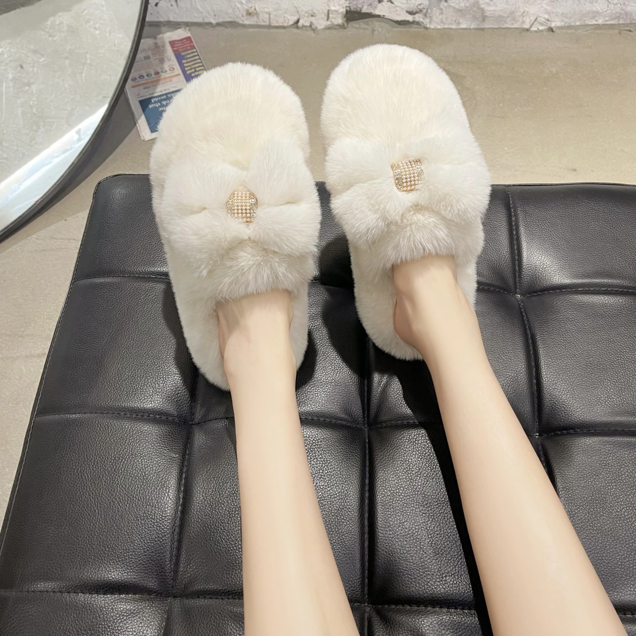 Winter Women Cotton Warm Round toe Flat-bottomed Comfortable Thick-soled Fuzzy Non-slip Cute Slippers D1111
Winter Women Cotton Warm Round toe Flat-bottomed Comfortable Thick-soled Fuzzy Non-slip Cute Slippers D1111