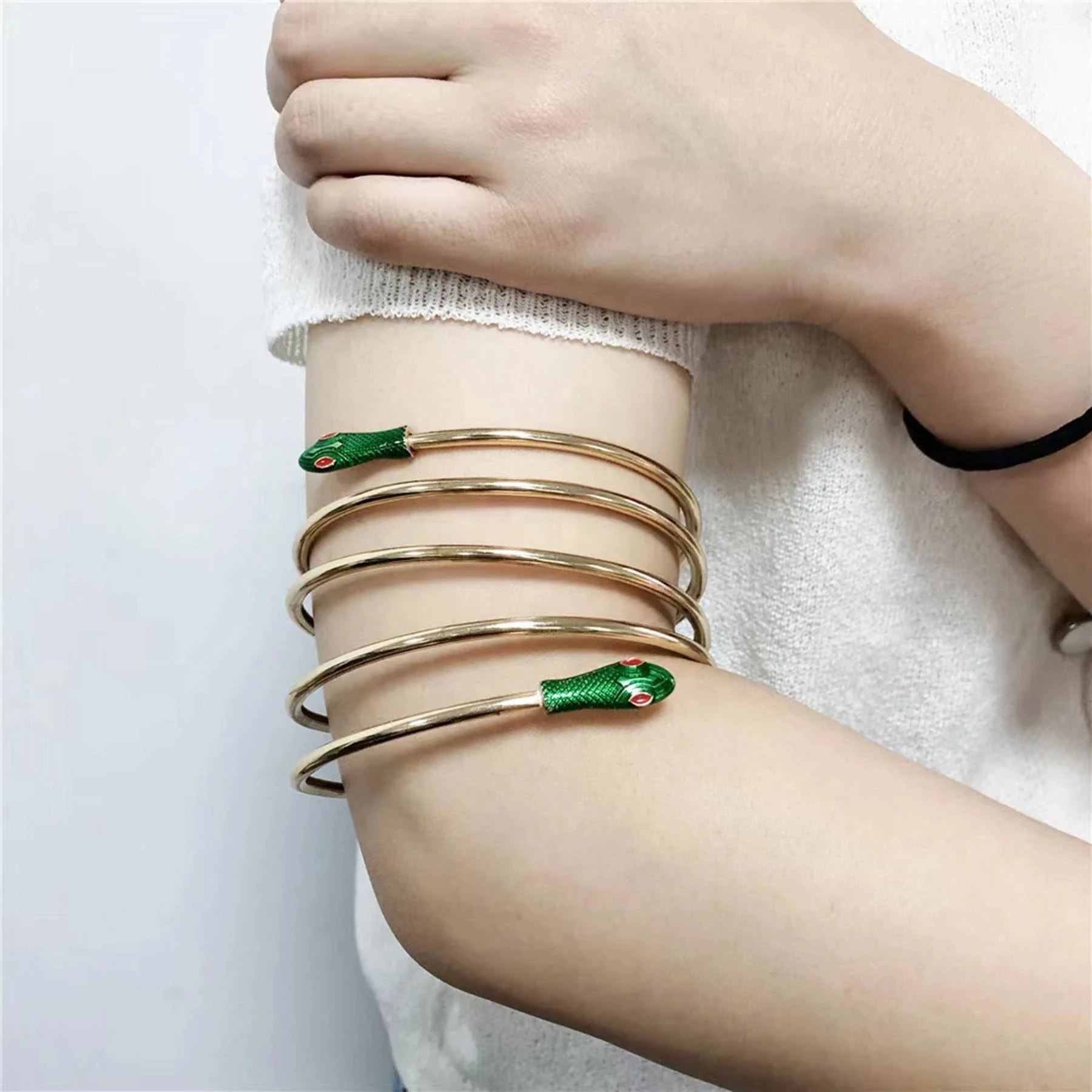 Gold Multi-Layer Circle Elastic Snake Bracelet For Women Green Double Snake Arm Bracelets On Hand Punk Accessories Jewelry Gift
Gold Multi-Layer Circle Elastic Snake Bracelet For Women Green Double Snake Arm Bracelets On Hand Punk Accessories Jewelry Gift
