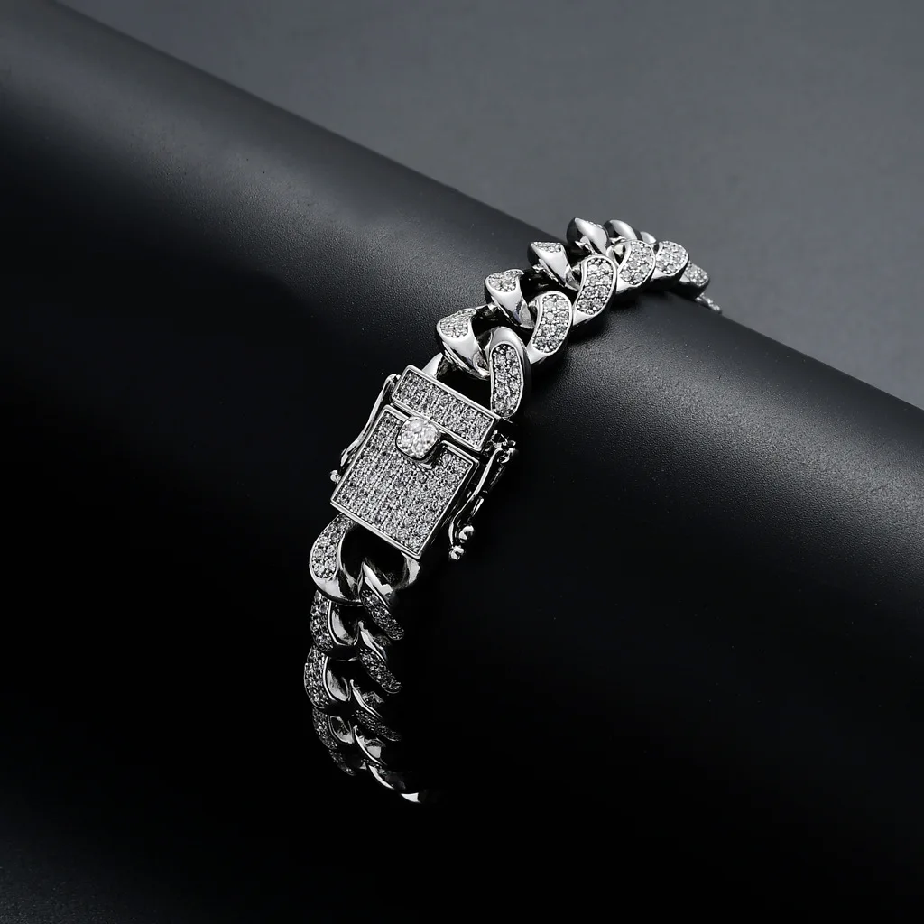 TOPHIPHOP Fashion High Quality HipHop Jewelry Inlaid Zircon 12mm Cuban Bracelet Vacuum Electroplating Bracelet
TOPHIPHOP Fashion High Quality HipHop Jewelry Inlaid Zircon 12mm Cuban Bracelet Vacuum Electroplating Bracelet