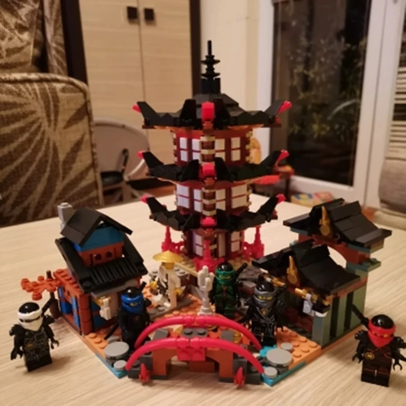 737pcs Diy Temple of Airjitzu Ninjagoes Smaller Version Building Blocks Set Compatible with Legoinglys Toy for Kids Bricks
737pcs Diy Temple of Airjitzu Ninjagoes Smaller Version Building Blocks Set Compatible with Legoinglys Toy for Kids Bricks