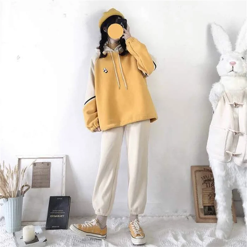 Утепленный плюшевый костюм в стиле преппи для женщин, свободная Корейская повседневная толстовка + брюки, милые уличные комплекты из двух п... 
Утепленный плюшевый костюм в стиле преппи для женщин, свободная Корейская повседневная толстовка + брюки, милые уличные комплекты из двух п...
