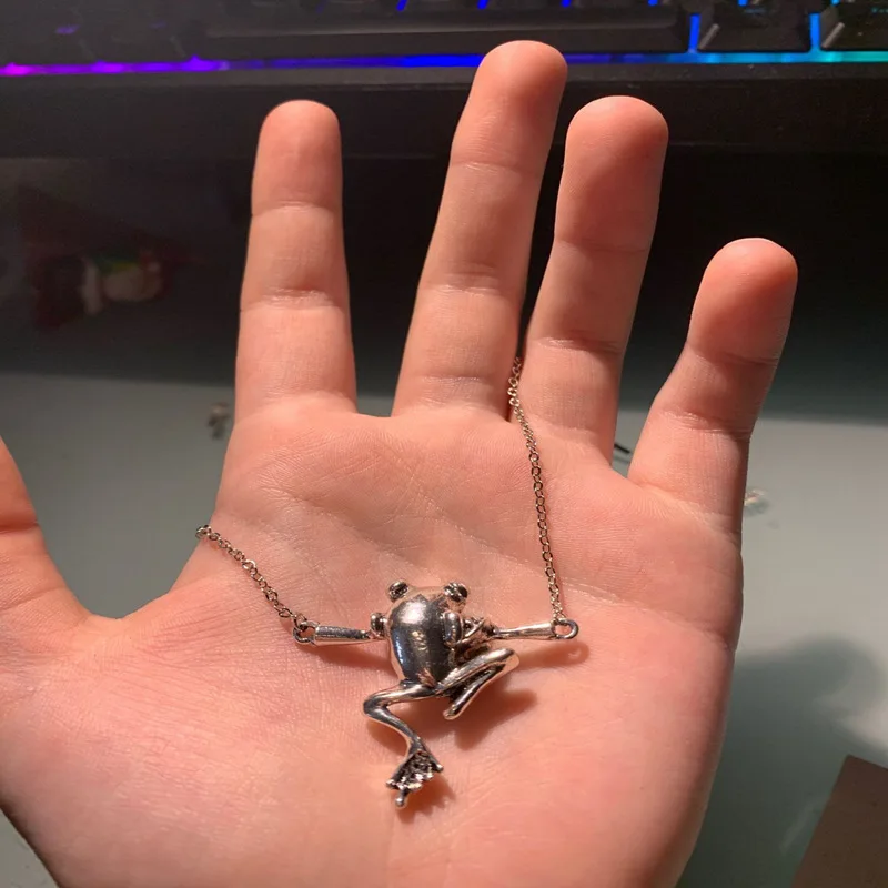 Gothic Fashion Cute Frog Pendant Necklace For Women Men Choker Ancient Silver Color Neck Clavicle Chain Party Jewelry Collar
Gothic Fashion Cute Frog Pendant Necklace For Women Men Choker Ancient Silver Color Neck Clavicle Chain Party Jewelry Collar