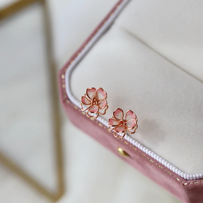 Elegant Pink Flower Stud Earring for Women Simple Camellia Cherry Blossoms Metal Earrings Statement Jewelry
Elegant Pink Flower Stud Earring for Women Simple Camellia Cherry Blossoms Metal Earrings Statement Jewelry