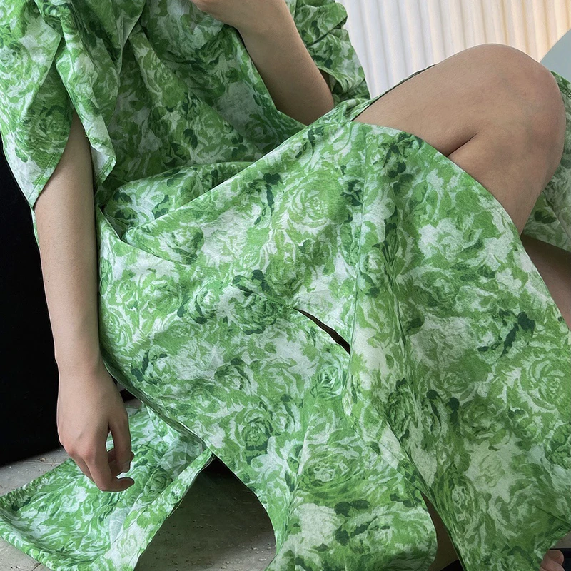 SHENGPALAE Elegant Green Floral Printed Derss Women's Summer 2021 New Round Beck Loose Puff Short Sleeve Split Mid-calf Dresses
SHENGPALAE Elegant Green Floral Printed Derss Women's Summer 2021 New Round Beck Loose Puff Short Sleeve Split Mid-calf Dresses