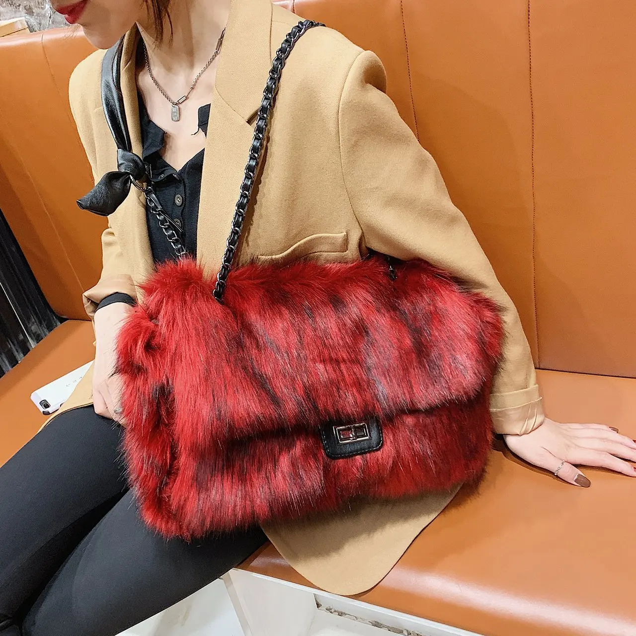 Luxury Faux Fur Bags for Women Winter Handbag Large Capacity Shoulder Bag Females Plush Tote Designer Evening Party Clutch Bag
Luxury Faux Fur Bags for Women Winter Handbag Large Capacity Shoulder Bag Females Plush Tote Designer Evening Party Clutch Bag