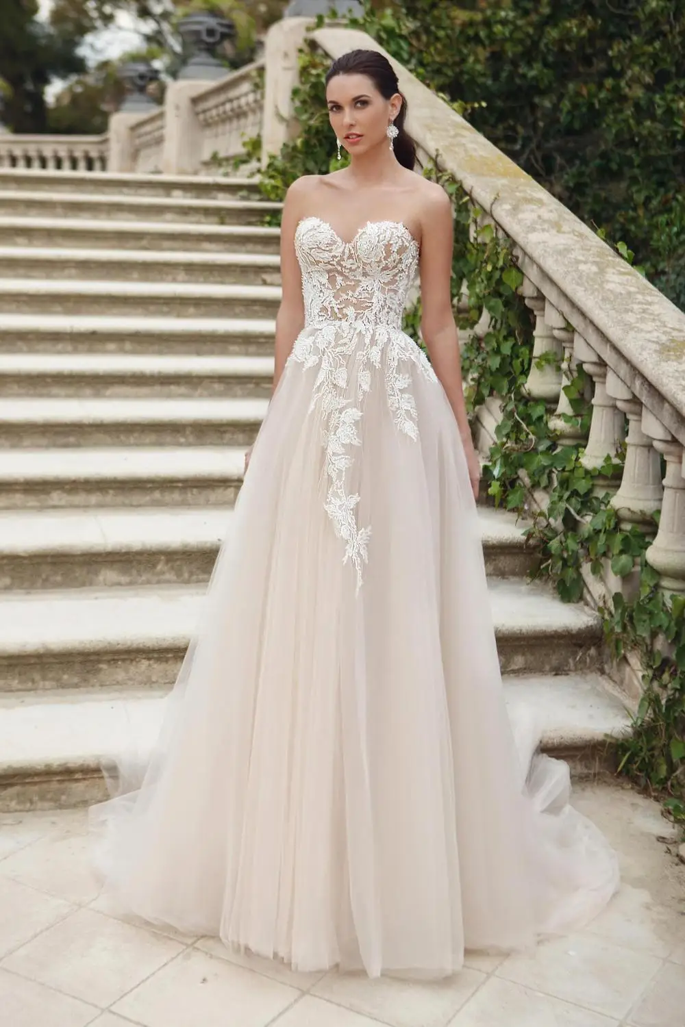 New Style Long Wedding Dress 2021 Sweetheart Neck Lace Up Back A-Line Floor Length Appliques Lace Tulle Bridal Gowns
New Style Long Wedding Dress 2021 Sweetheart Neck Lace Up Back A-Line Floor Length Appliques Lace Tulle Bridal Gowns