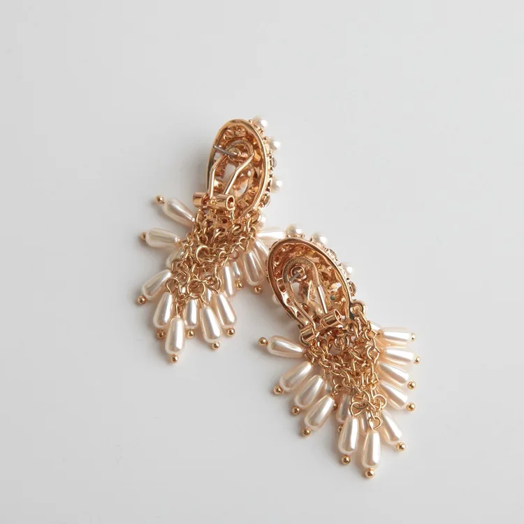 European and American daily accessories faux pearl tassel earrings
European and American daily accessories faux pearl tassel earrings