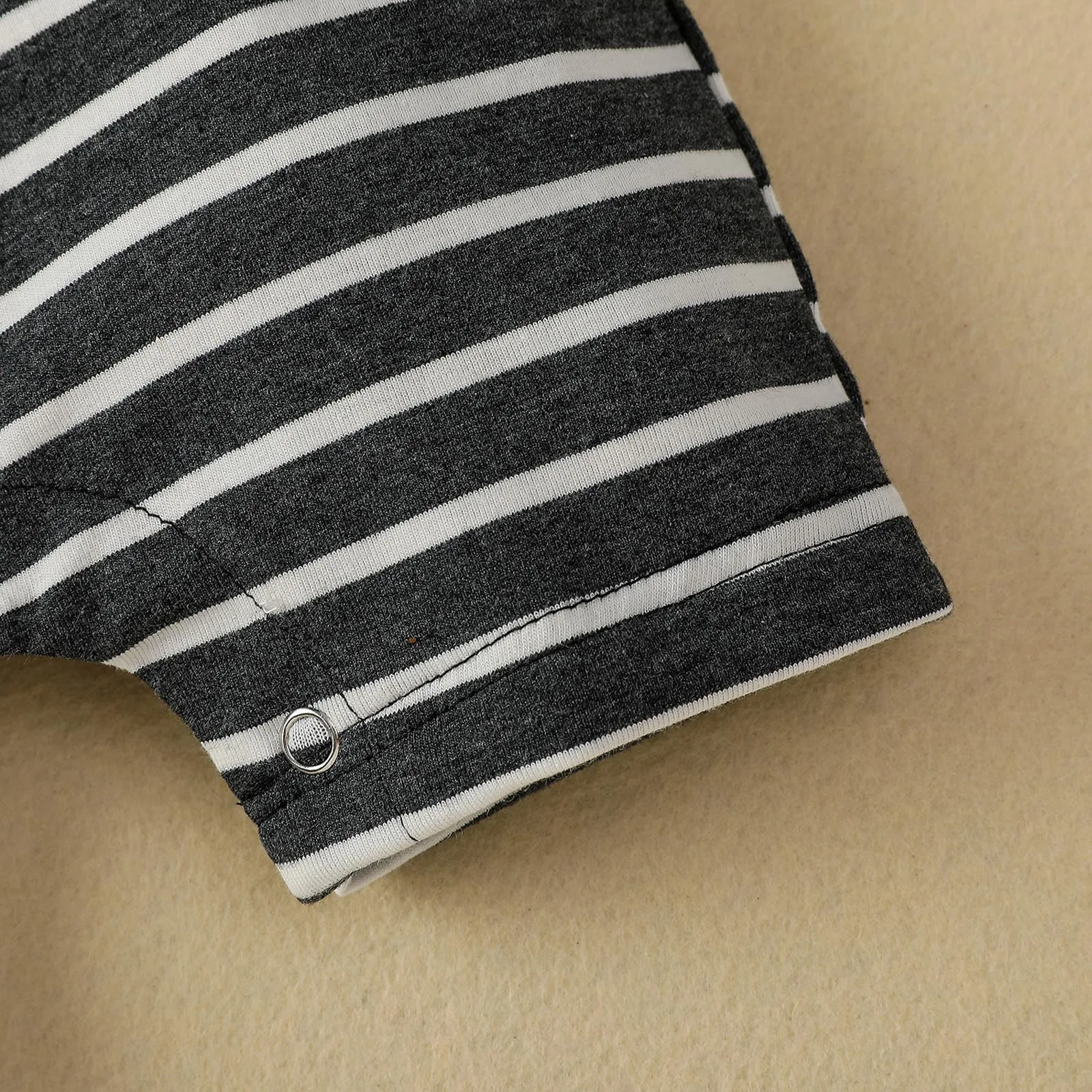 Striped Button Baby Rompers Summer Newborn Infant Sleeveless Jumpsuit Cotton Casual Clothing Toddler Outfit New Born Romper
Striped Button Baby Rompers Summer Newborn Infant Sleeveless Jumpsuit Cotton Casual Clothing Toddler Outfit New Born Romper