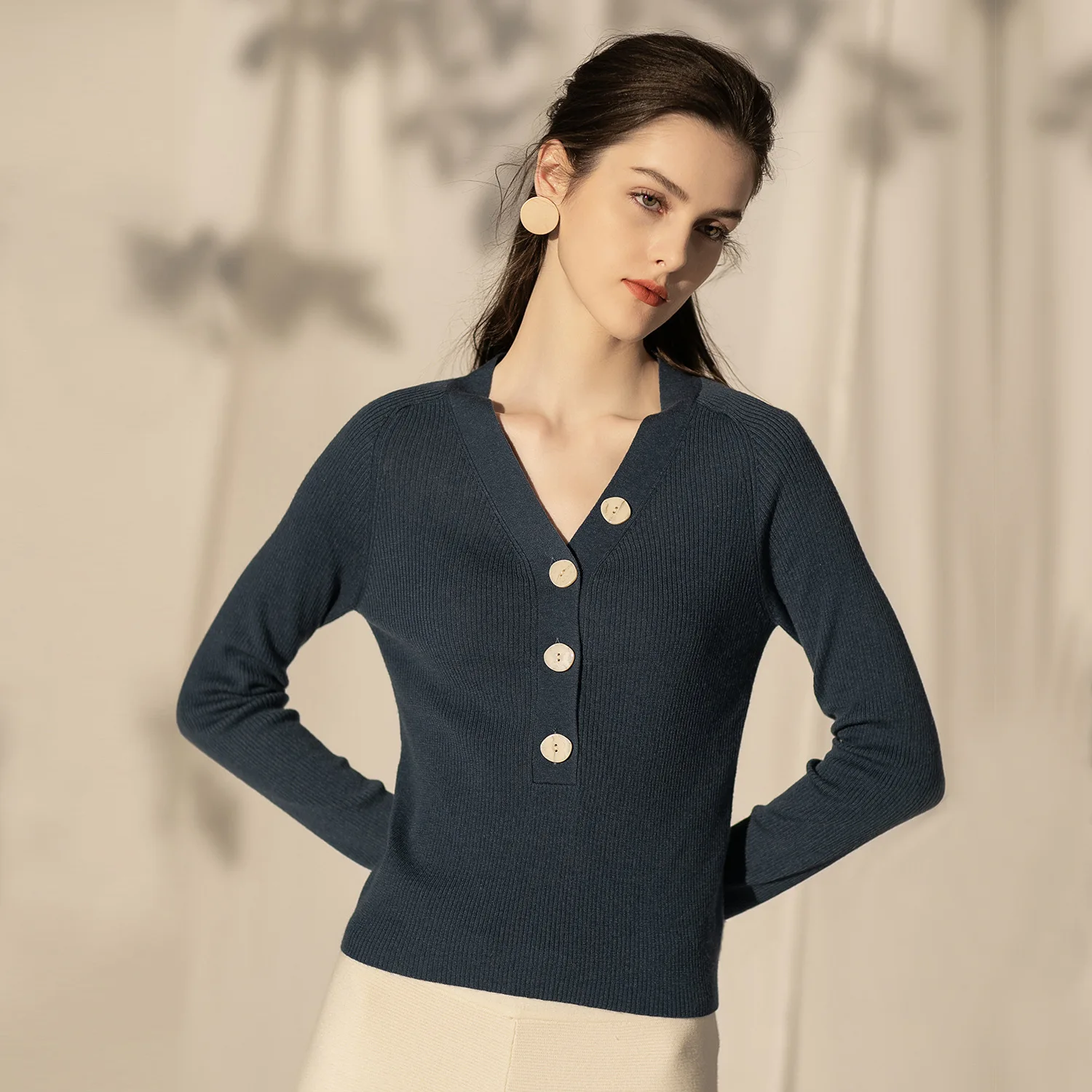 Autumn Women Knit Solid-Colored V-Neck Long-Sleeved Pullover Sweater
Autumn Women Knit Solid-Colored V-Neck Long-Sleeved Pullover Sweater