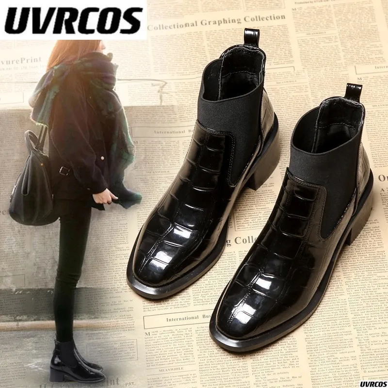 Booties Women's Fall/winter 2022 Fleeced Booties chunky Chelsea patent-leather kitten heel boots
Booties Women's Fall/winter 2022 Fleeced Booties chunky Chelsea patent-leather kitten heel boots
