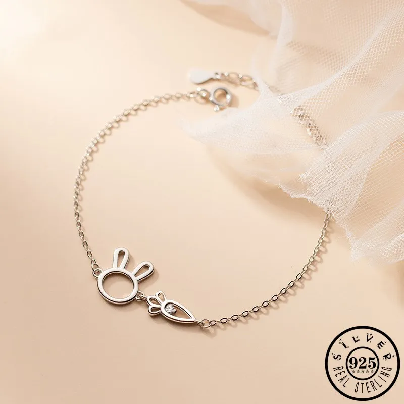 Женский браслет из серебра 925 пробы с цирконами 
Женский браслет из серебра 925 пробы с цирконами