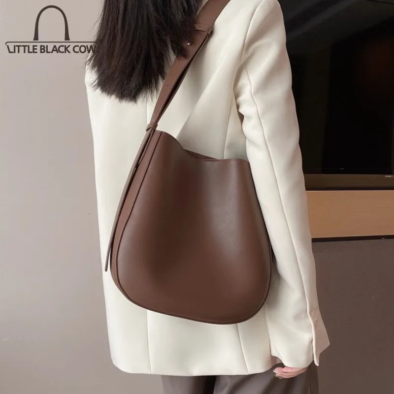 Cowhide Bucket Bag New Women Shoulder Handbag Wide Strap Messenger Bag Retro Leisure Lady Genuine Leather Single Crossbody Bags
Cowhide Bucket Bag New Women Shoulder Handbag Wide Strap Messenger Bag Retro Leisure Lady Genuine Leather Single Crossbody Bags