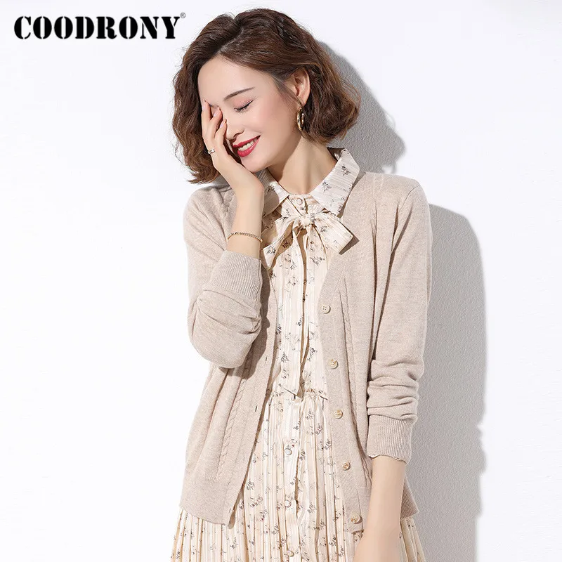 COODRONY Brand 2020 Autumn Winter V-Neck Soft Wool Women's Clothing Streetwear Fashion Knitted Casual Slim Sweaters Female W1046
COODRONY Brand 2020 Autumn Winter V-Neck Soft Wool Women's Clothing Streetwear Fashion Knitted Casual Slim Sweaters Female W1046