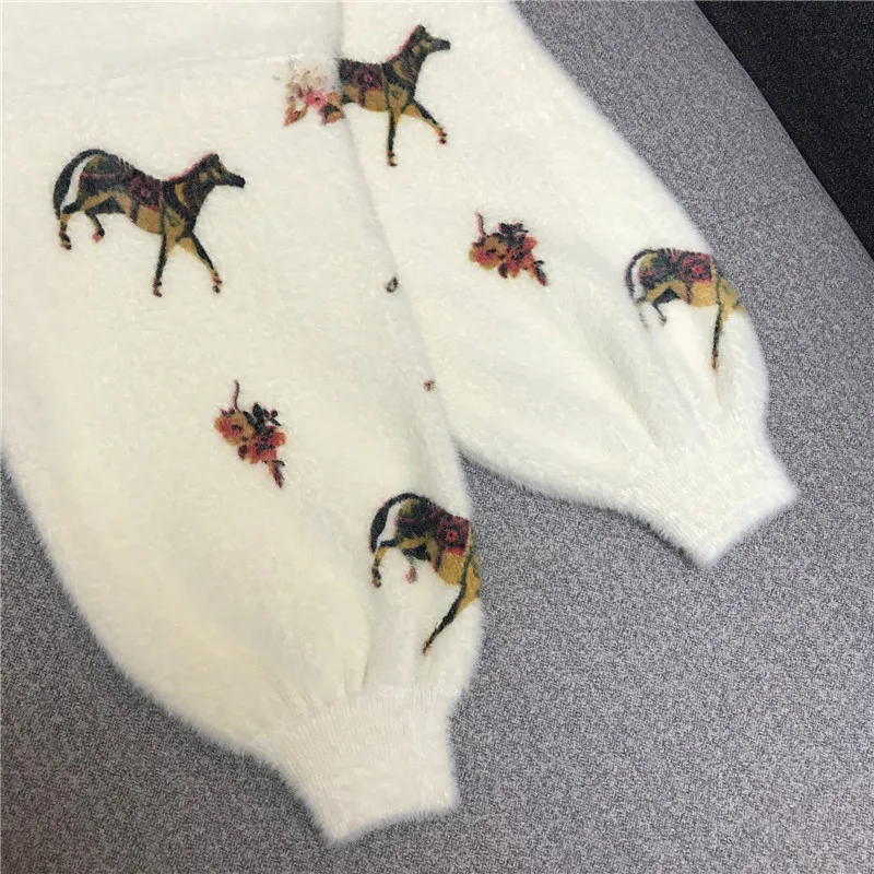 Luxury Designer Brand Knitted Sweater for Women V Neck Cartoon Printing Mink Wool Lantern Sleeve White Loose Knitted Cardigans
Luxury Designer Brand Knitted Sweater for Women V Neck Cartoon Printing Mink Wool Lantern Sleeve White Loose Knitted Cardigans