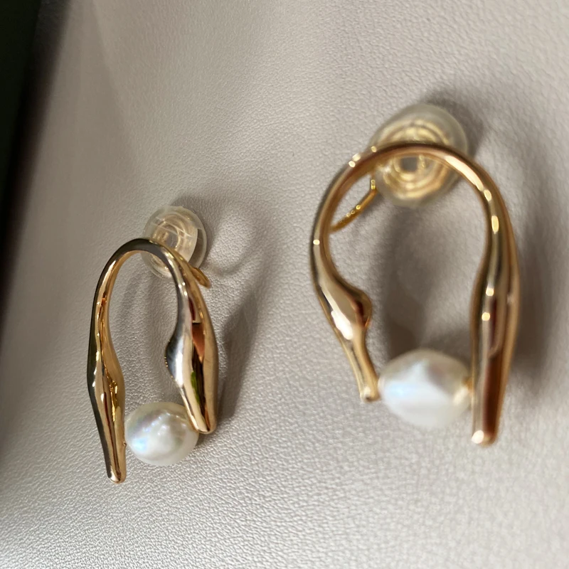 Painless Ear Clip No Drop Comfortable New Trendy Irregular Metal Freshwater Pearl Ear Clip without Pierced Ears
Painless Ear Clip No Drop Comfortable New Trendy Irregular Metal Freshwater Pearl Ear Clip without Pierced Ears