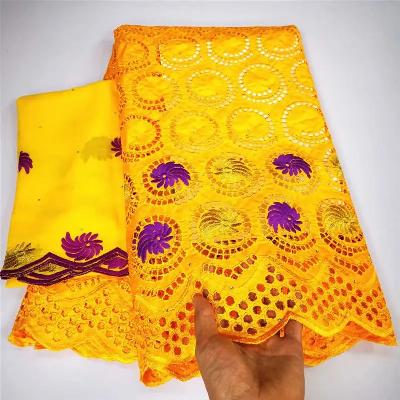 2021 High Quality Bazin Riche Getzner Nigerian Swiss Voile Lace Fabric 5+2 Yards 100% Cotton African Lace Fabric For Wedding
2021 High Quality Bazin Riche Getzner Nigerian Swiss Voile Lace Fabric 5+2 Yards 100% Cotton African Lace Fabric For Wedding