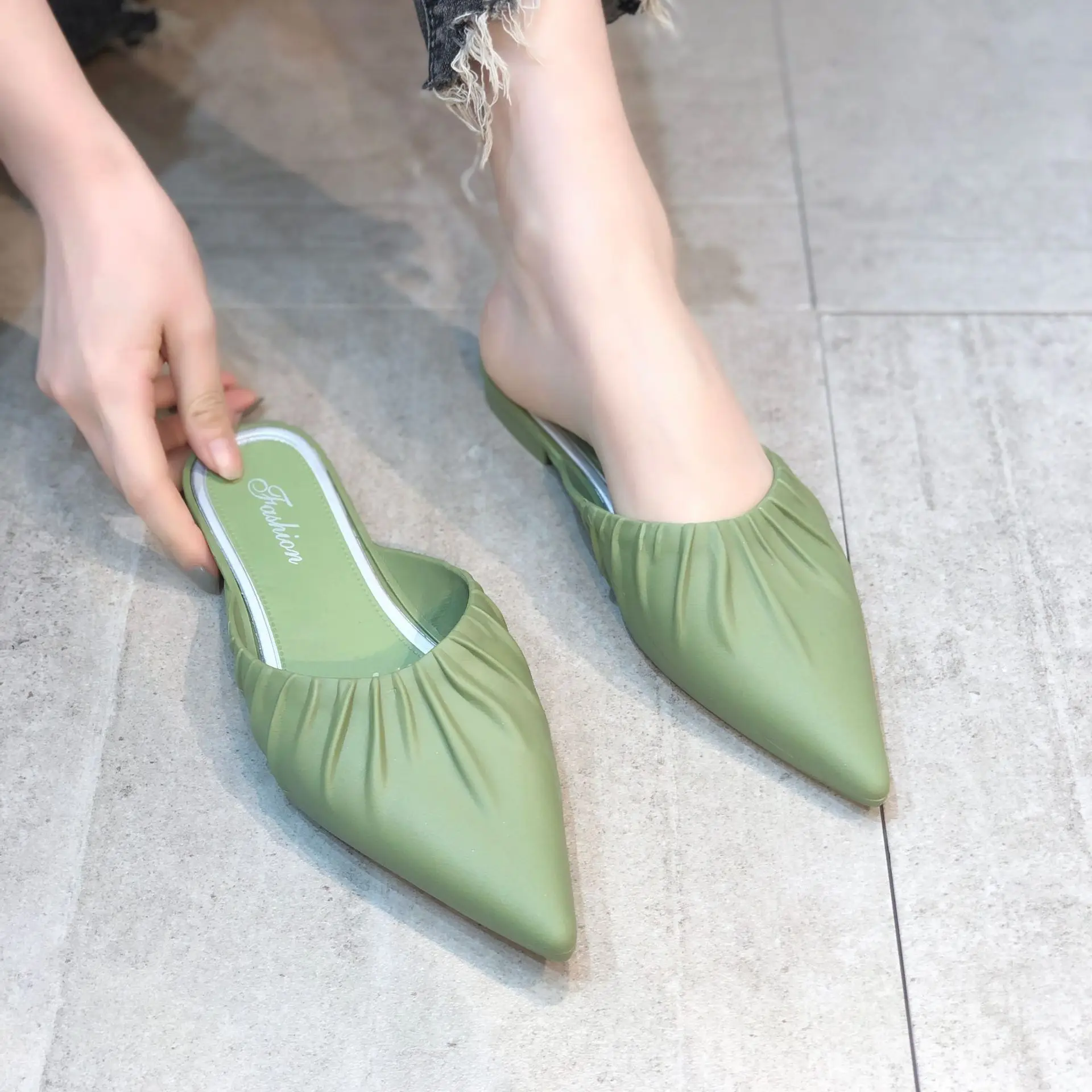 Женские полутапочки Baotou, летняя верхняя одежда, плоская подошва, низкий каблук, одна педаль, для лета, 2021
Женские полутапочки Baotou, летняя верхняя одежда, плоская подошва, низкий каблук, одна педаль, для лета, 2021